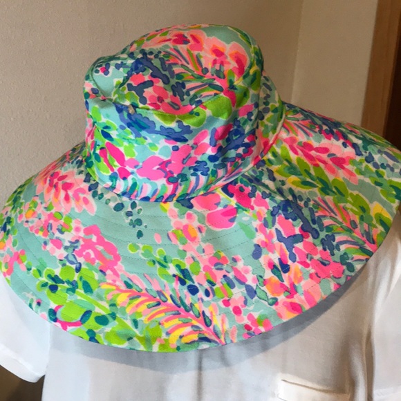 Lilly Pulitzer Accessories - 🆕 Lilly Pulitzer “catch the wave” beach hat